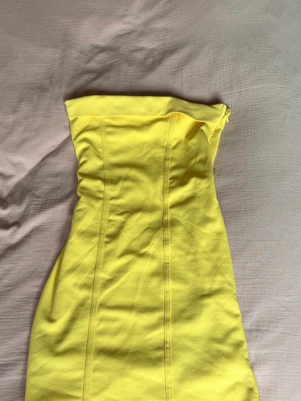 Robe moulante jaune été